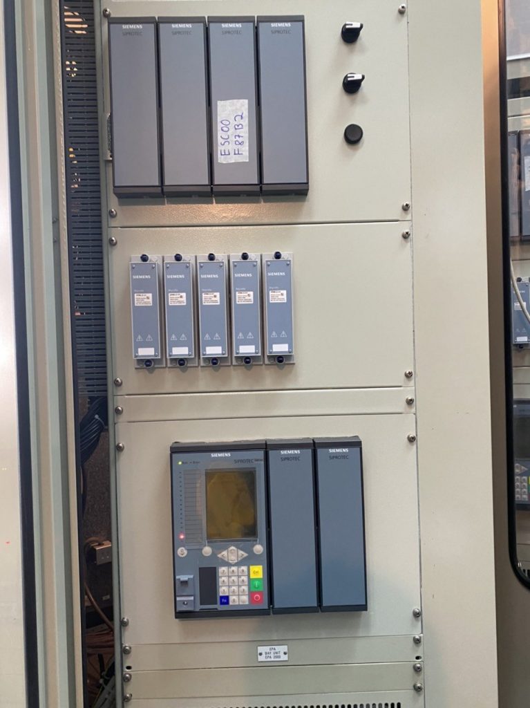 Rơ le bảo vệ siprotec 7SS85 của hãng siemens